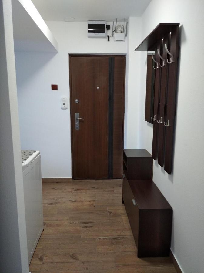 Apartament Cristian Apartment โอร์โชวา ภายนอก รูปภาพ