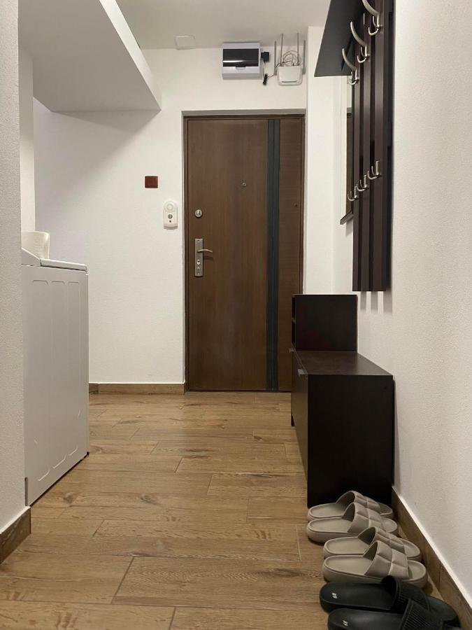 Apartament Cristian Apartment โอร์โชวา ภายนอก รูปภาพ