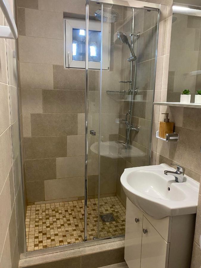 Apartament Cristian Apartment โอร์โชวา ภายนอก รูปภาพ