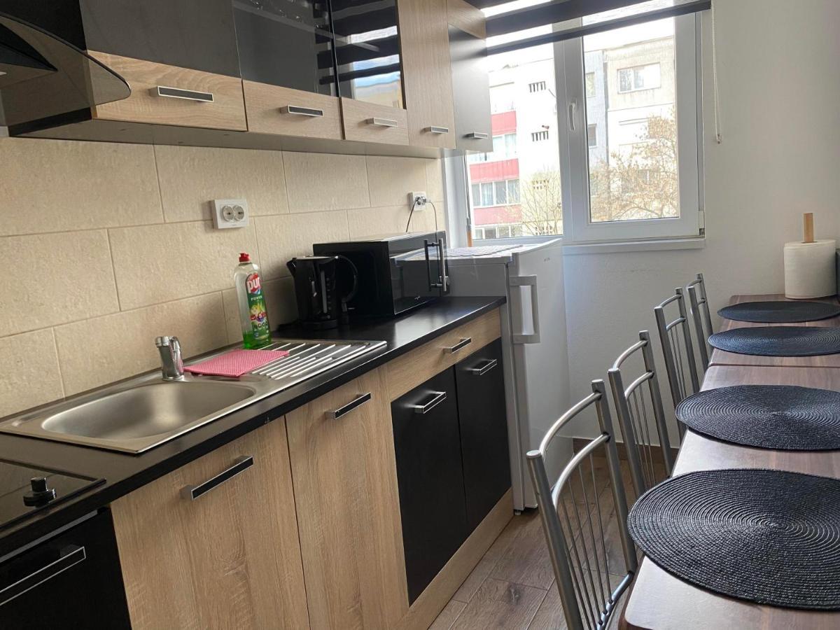 Apartament Cristian Apartment โอร์โชวา ภายนอก รูปภาพ